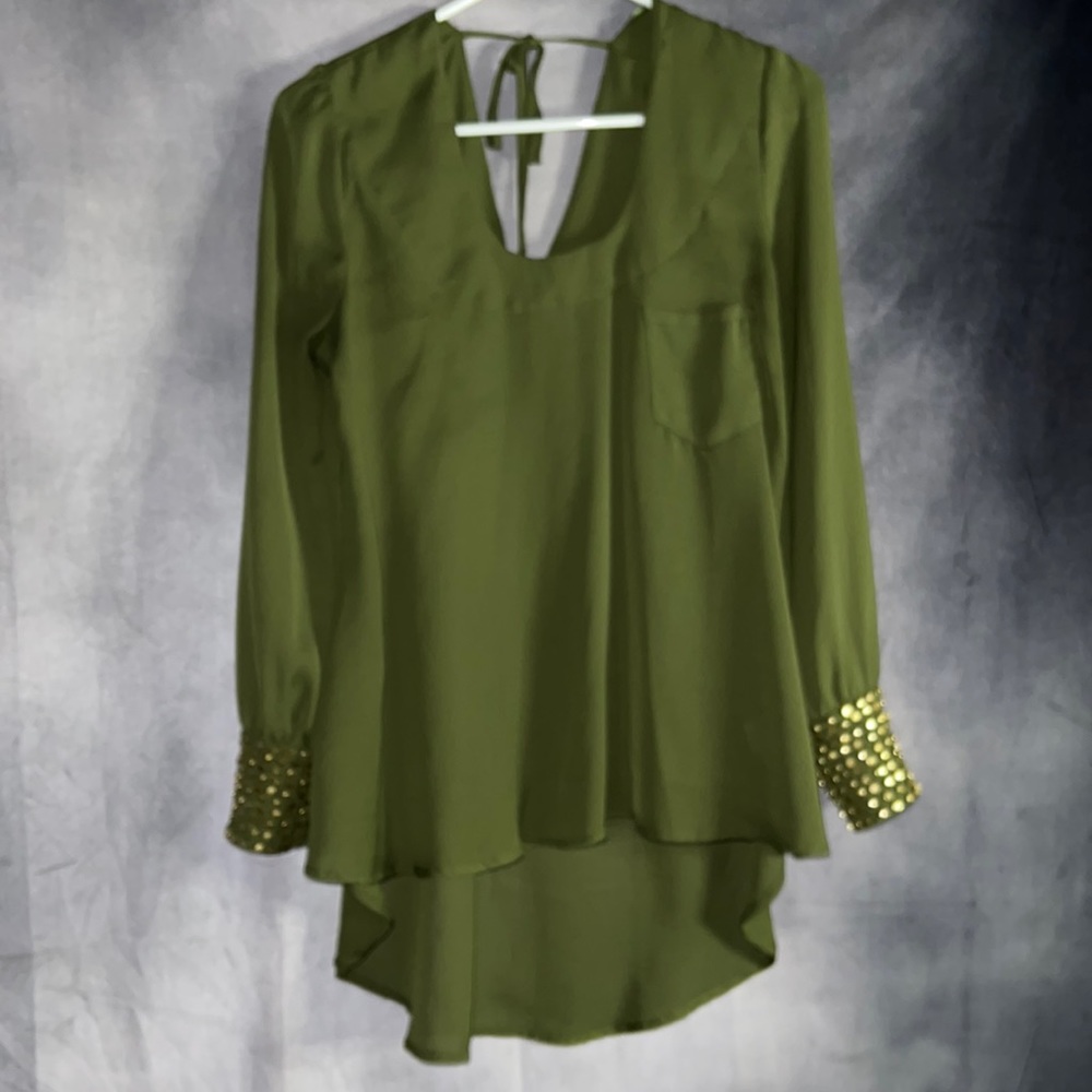 Very cute cuff bejeweled top